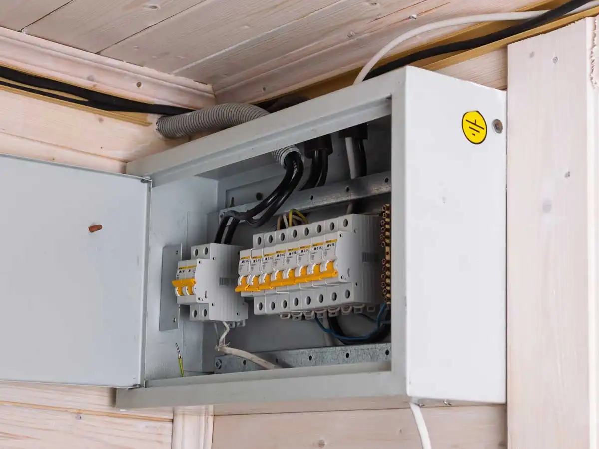 Impianti-elettrici-chiavi-in-mano-a-reggio-emilia-e-modena-