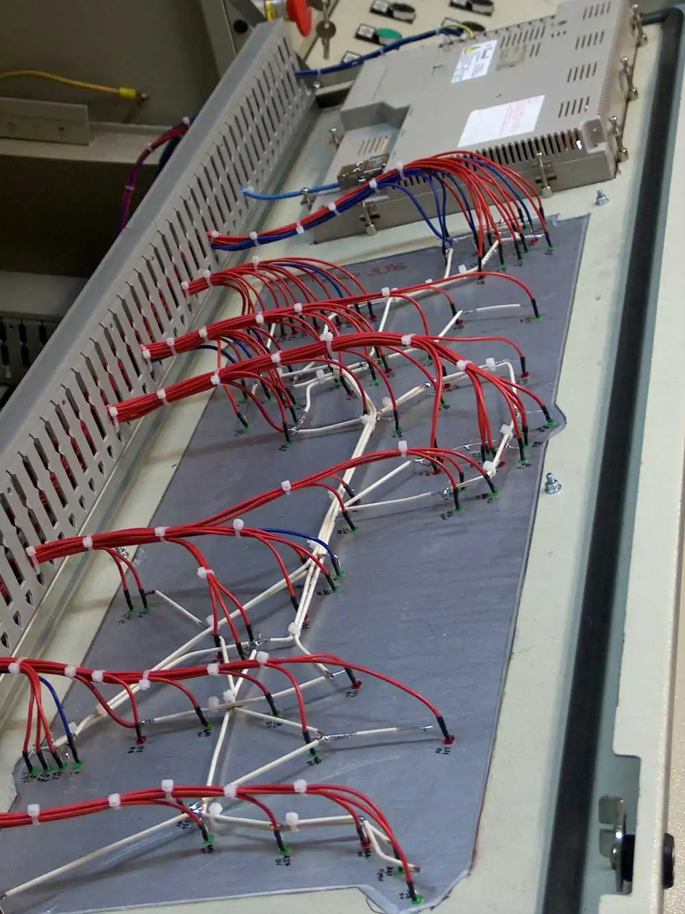 cablaggi-elettrici-bordo-macchina-a-modena-e-reggio-emilia